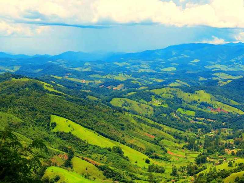 Paisagens naturais deslumbrantes da escandinávia vistas de cima